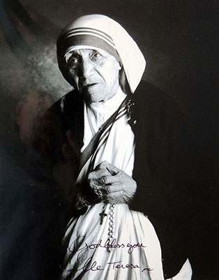 Saint Teresa of Calcutta - Framed personally autographed 10x8 pic - $10,000 (ONO)